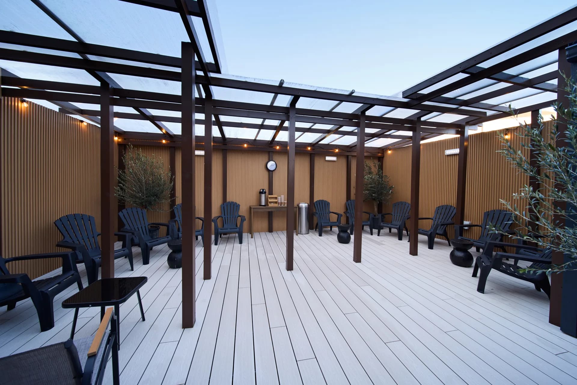 Relaxation area at Lowlu